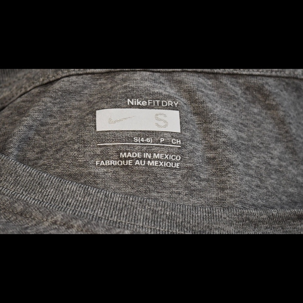 Nike top - Picture 3 of 3